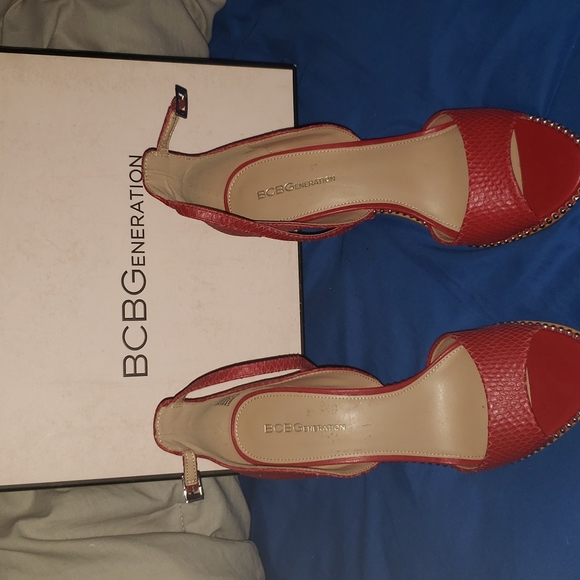 BCBGeneration Read Leather Peep Toe shoe - Picture 6 of 6